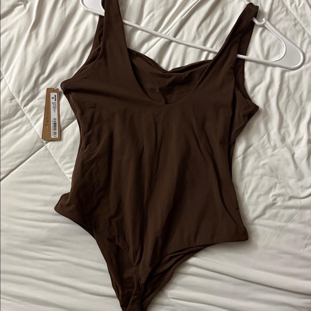 SKIMS fits everybody square neck bodysuit - Picture 5 of 5